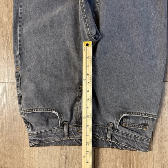 Men's Gray Straight Jeans - Picture 9 of 10